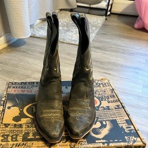 Men’s Justin Cowboy boots